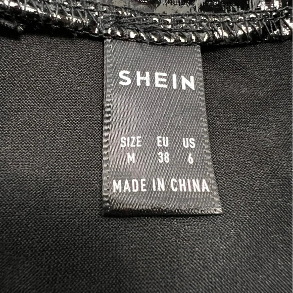 Lot  of 2 - latex faux vegan patent leather mini skirts - Picture 7 of 8